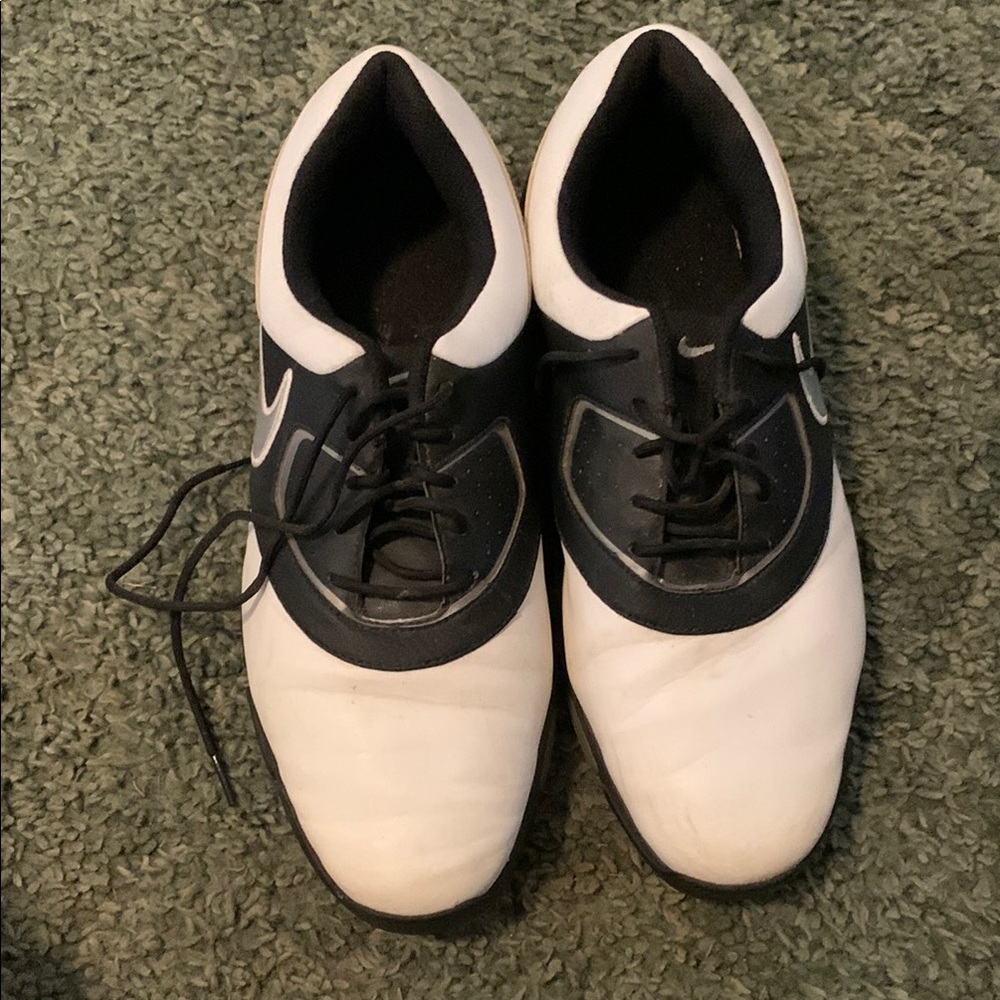 Golf shoes